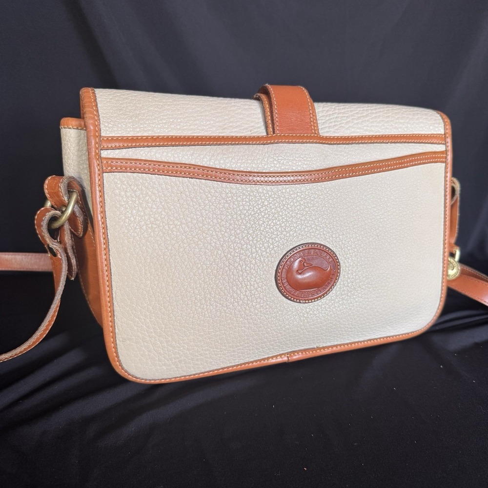 Dooney & Bourke Cream and Tan Pebbled Leather Crossbody Handbag Vintage - Picture 10 of 16
